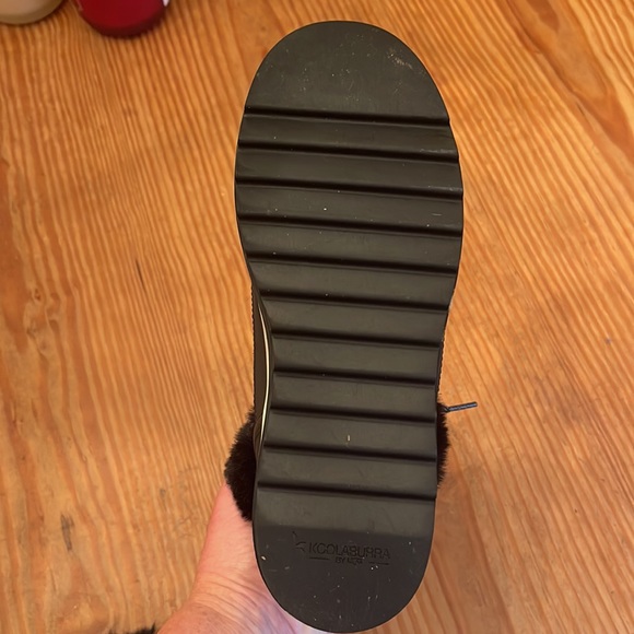 Black Kookaburra boots by Ugg, size 6 - Picture 3 of 12